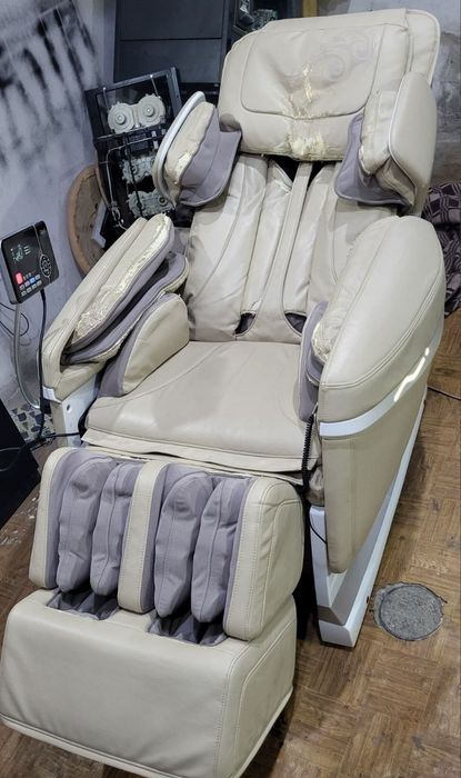 Продается массажное кресло