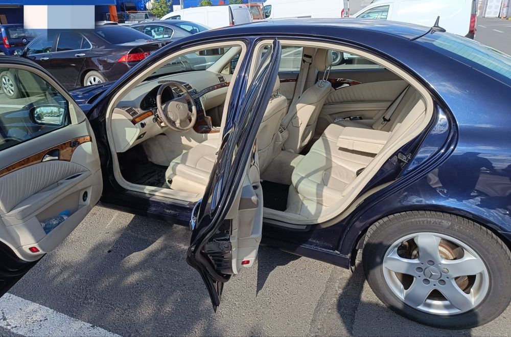 Proprietar, vând Mercedes Benz E-Class