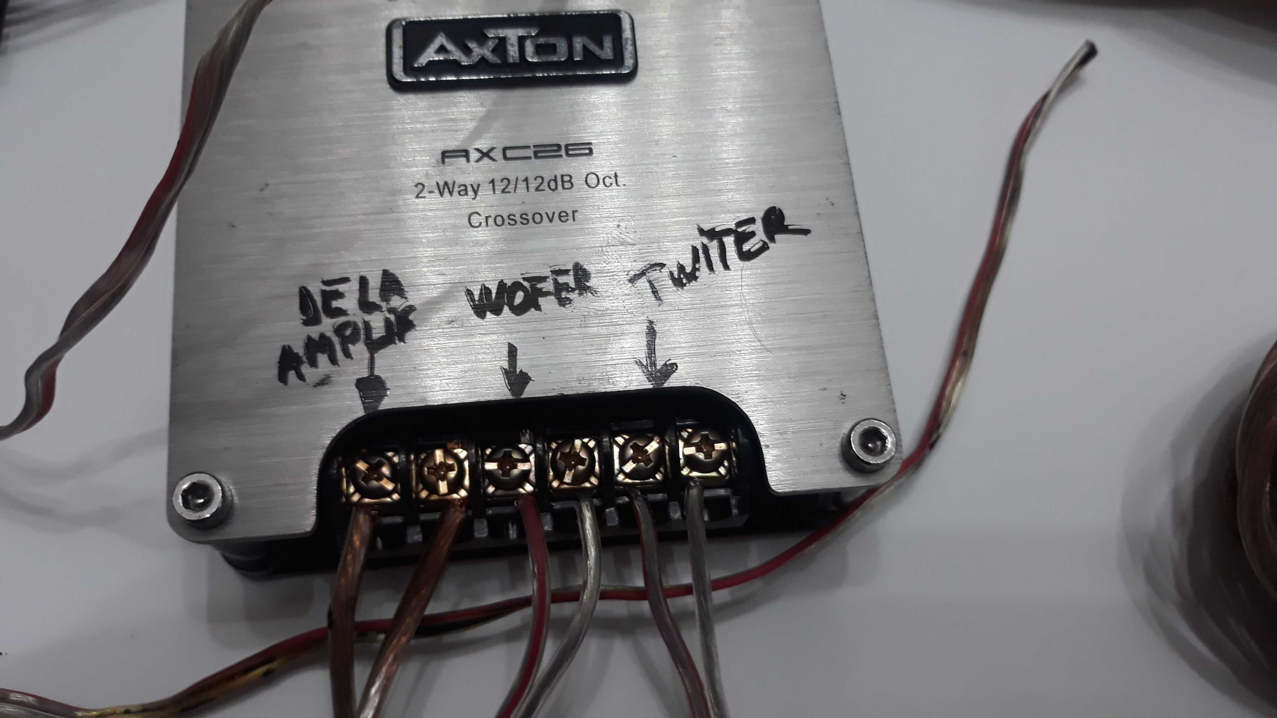 Vind amplificator auto 12V AXTON A 480-250