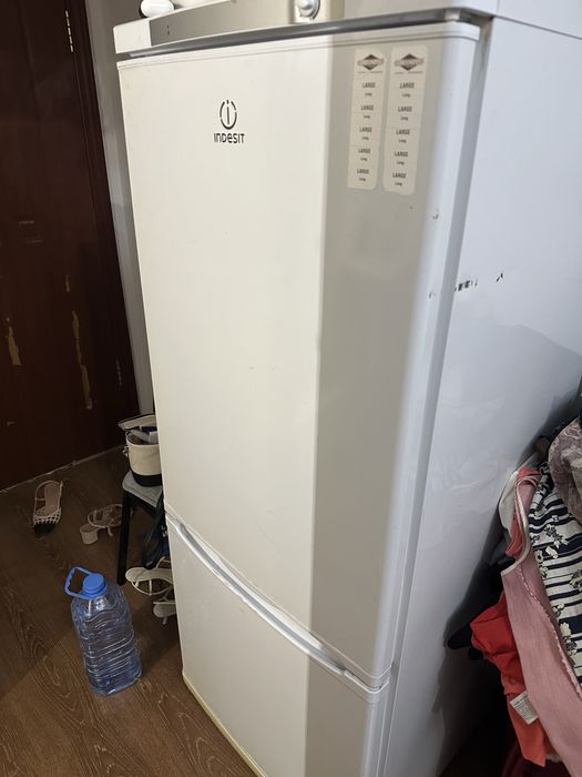 Продам холодильник Indesit
