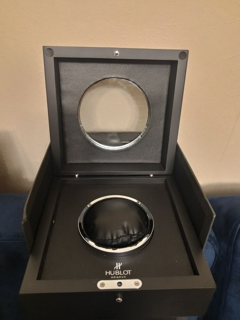 Продам коробки от часов оригинал.