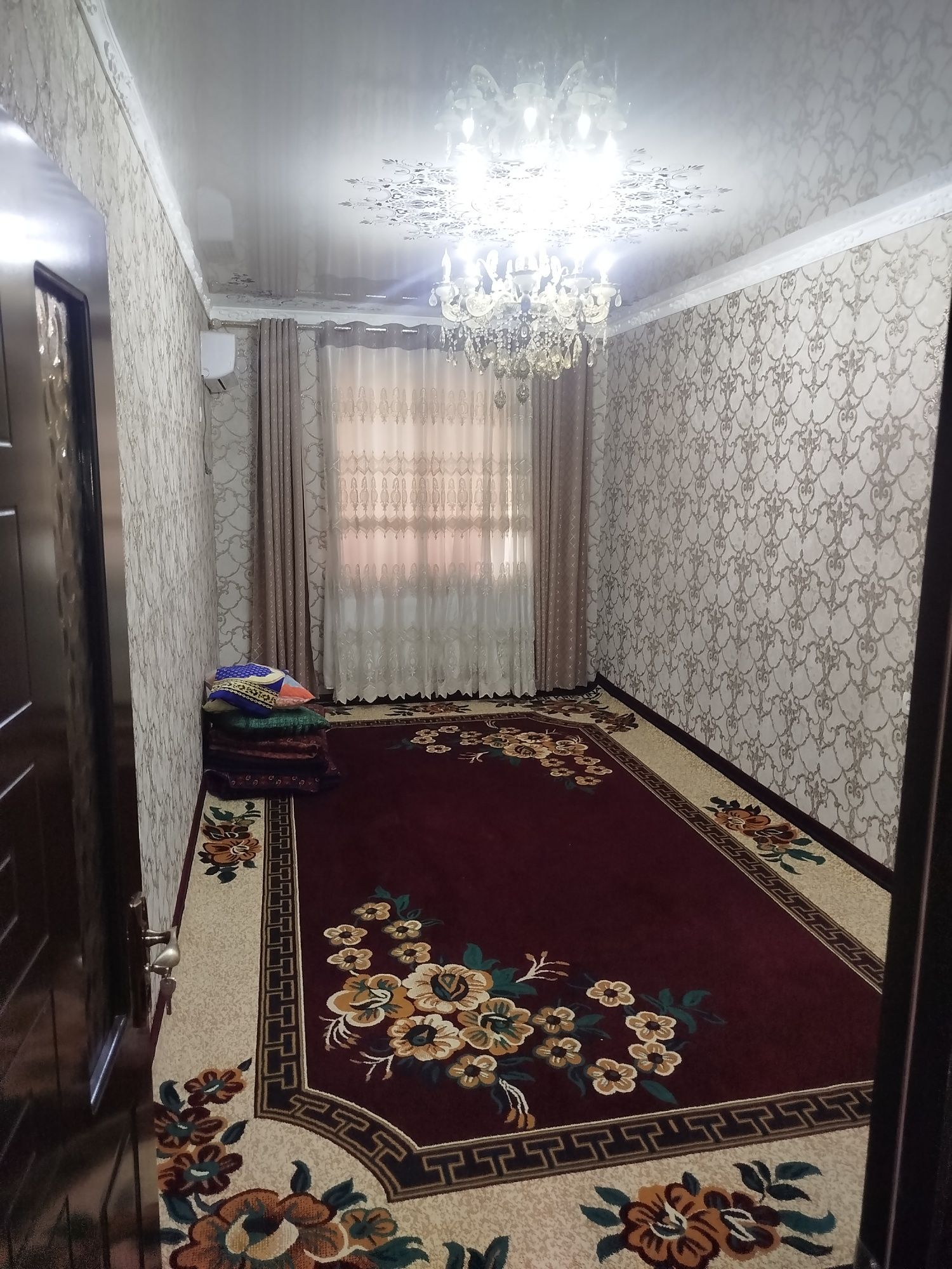 3 xonali ijaraga beriladi