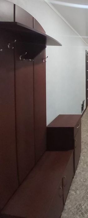 Продам прихожую(вешалка, шкаф) в отличном состоянии