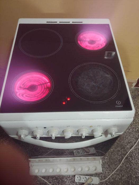 Indesit готварска печка