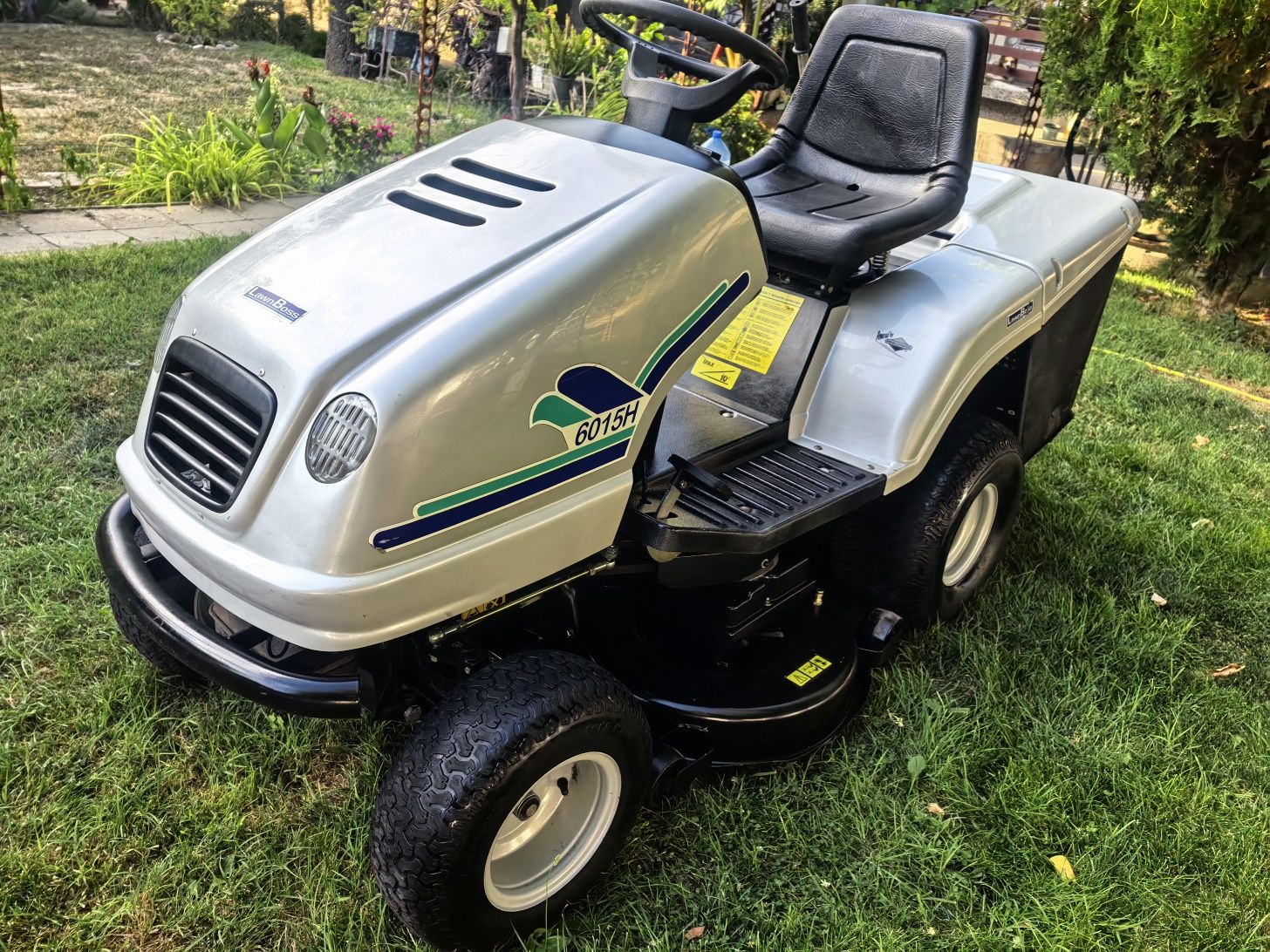 LAWN BOSS 6015H Тракторна косачка Трактор 15,5 к. с