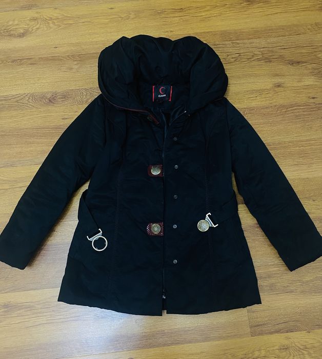 Продам куртку женскую.