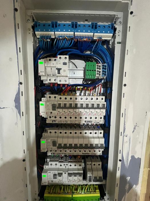 Executam instalatii electrice
