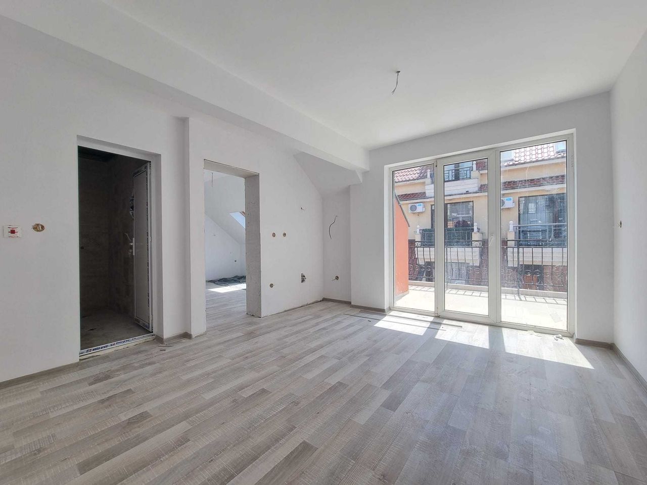 Продава се Двустаен апартамент в Свети Влас - 61 кв.м за 1104 €/кв.м - Снимка #3