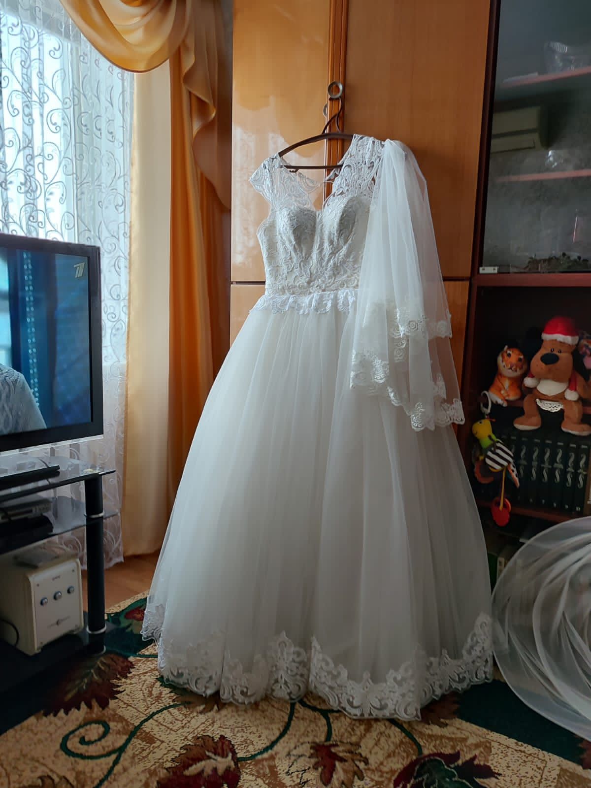 Свадебное платье. Почти новое. Очень красивое. Пышное.