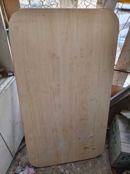 Стол кухонный и стулья