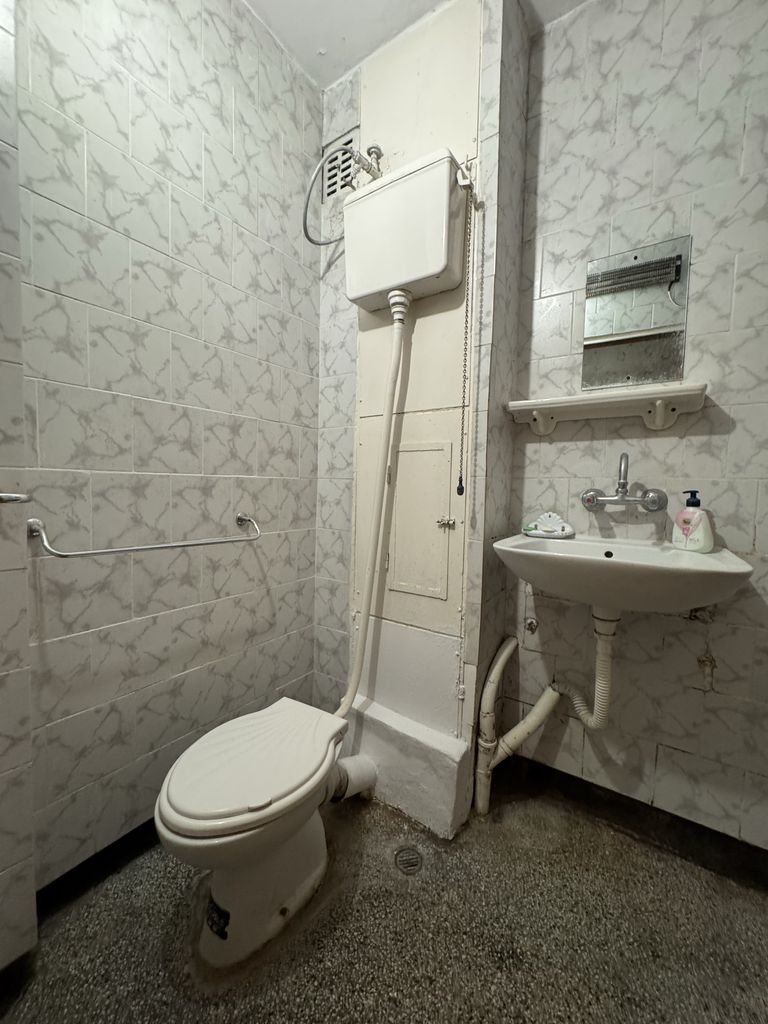 Продава се Двустаен апартамент в Казанлък - 64 кв.м за 1155 €/кв.м - Снимка #6