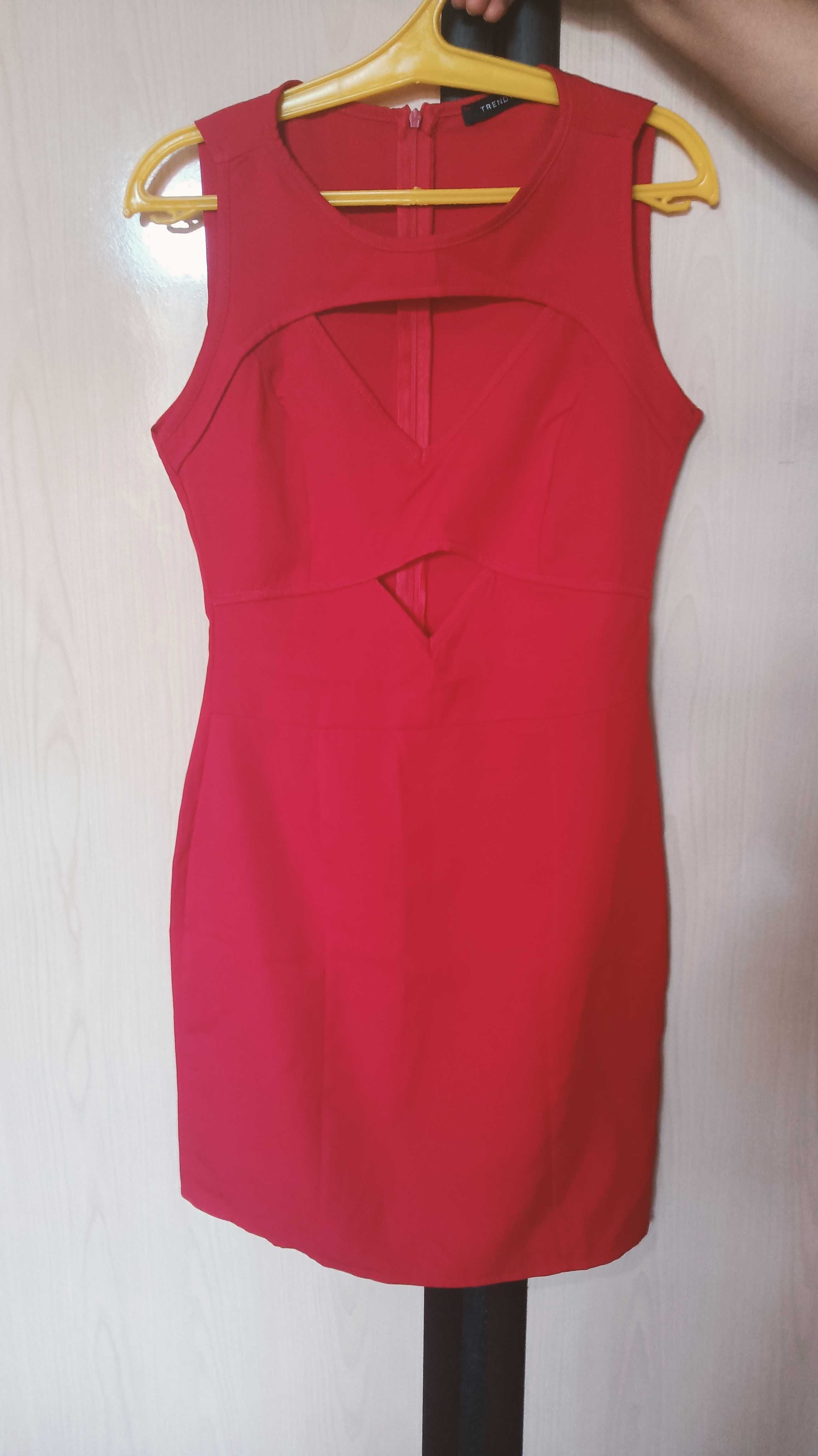 Очень элегантная красная платье для женщин