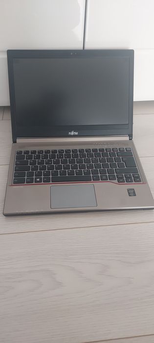 Fujitsu Lifebook e series,E734 , 4g rami,ssd128,alimentator,