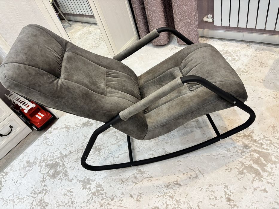 Продам кресло качалку