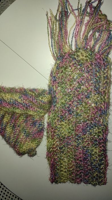 Дамски шалове и шапки