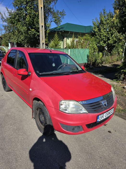 Vând Dacia Logan