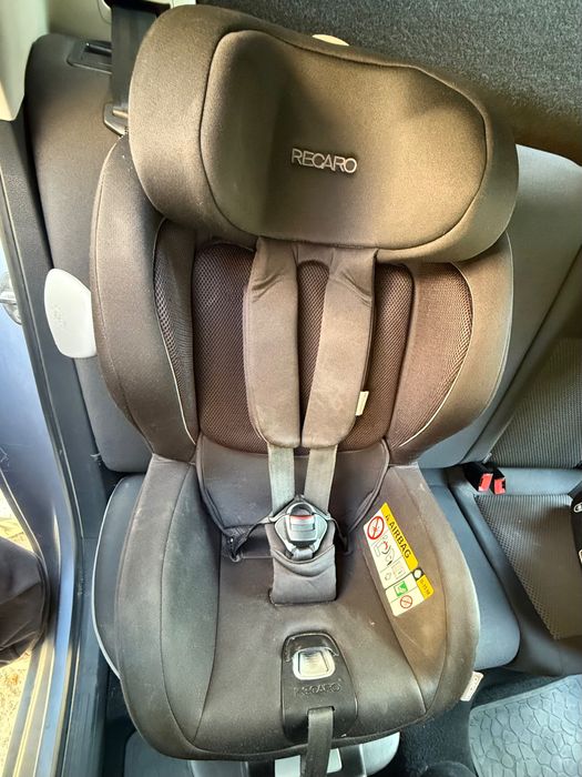 столче за кола Recaro Kio + база