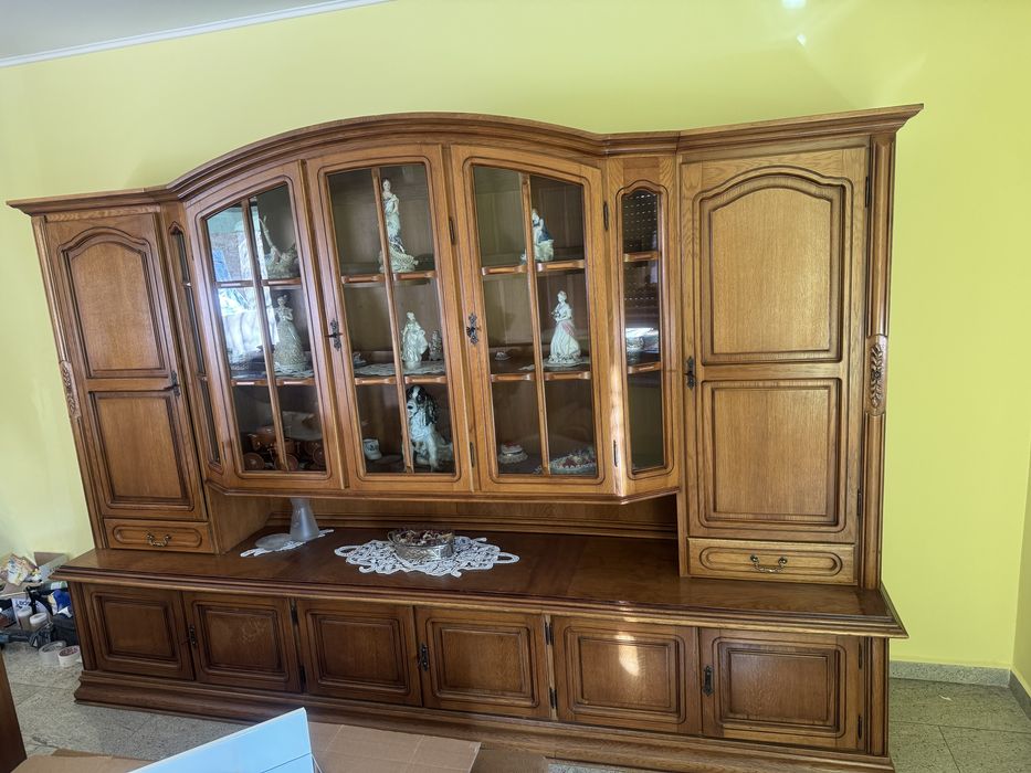 Vând mobila din lemn masiv