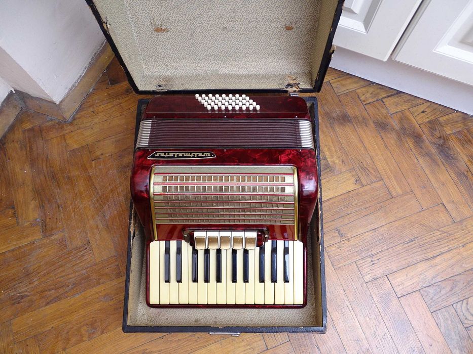 Стар акордеон Велтмайстер 40 баса