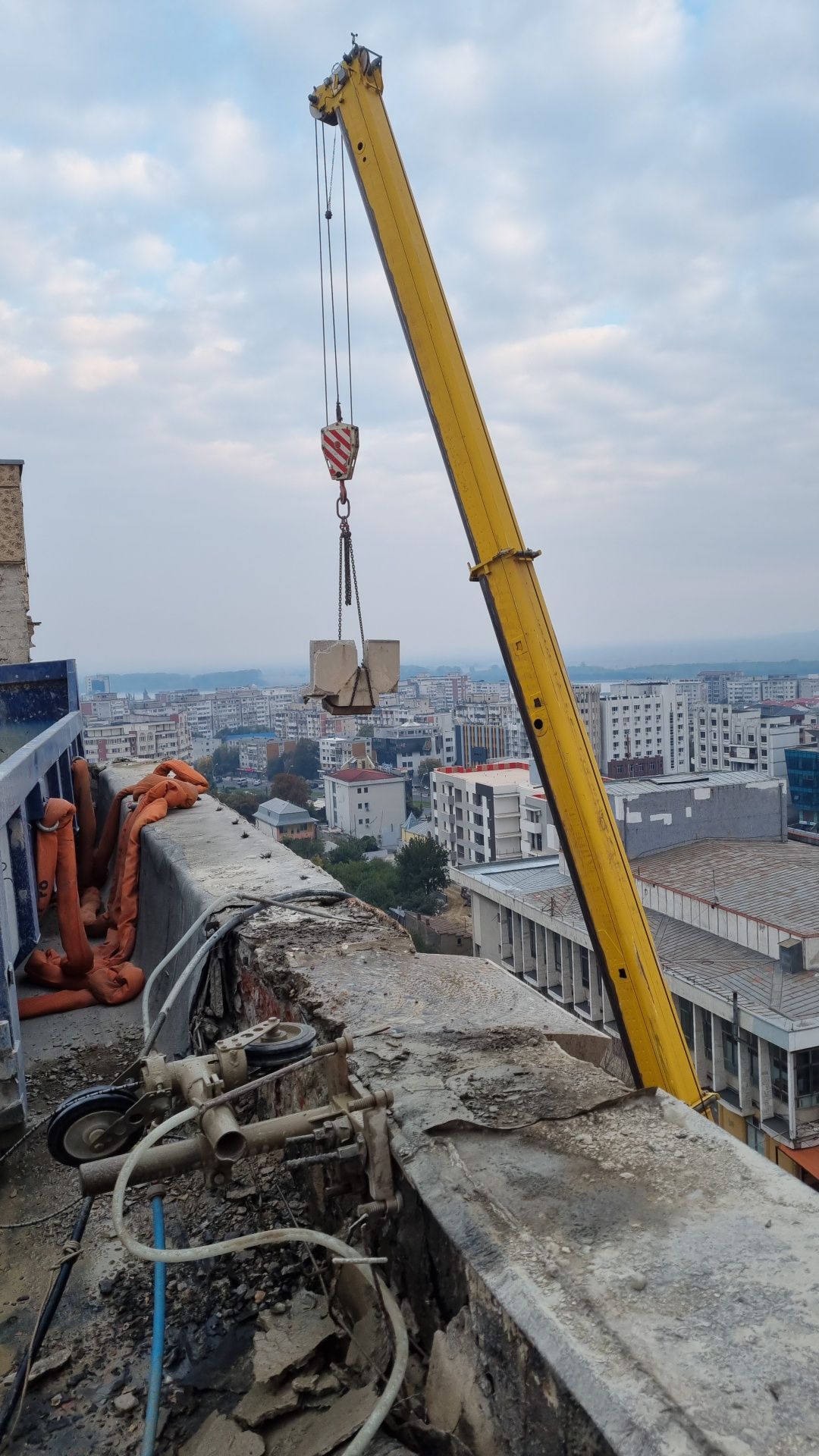 Taiere demolare piconare spargere beton caramida  structurii lucrari