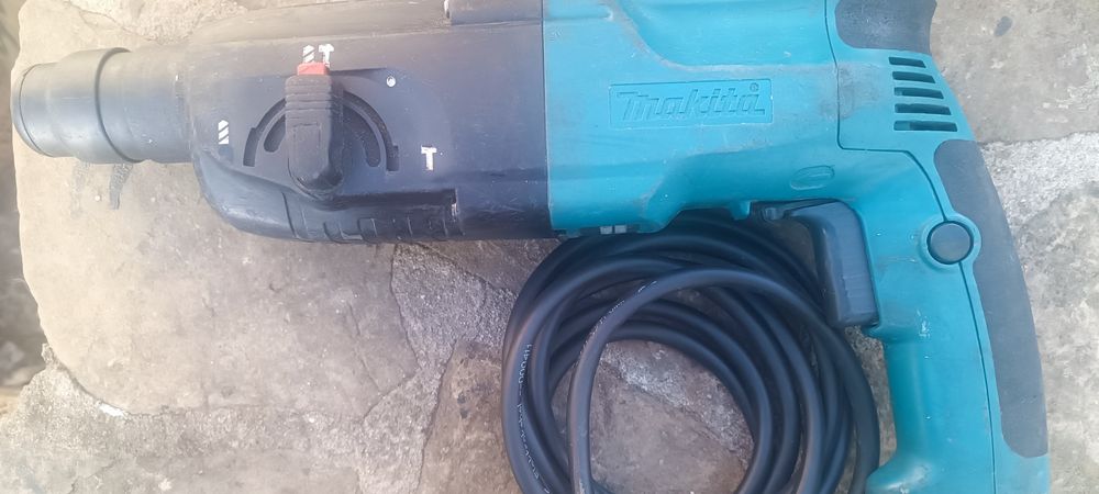 Перфоратор Makita HR2450
