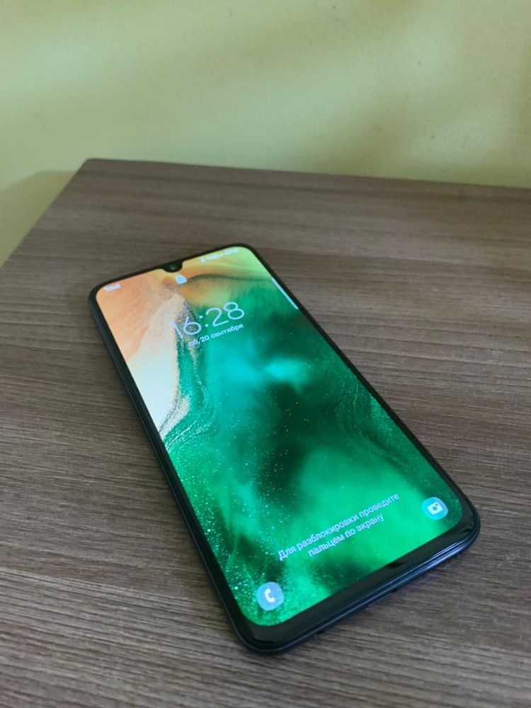 Продаю Samsung A40