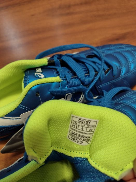 Ghete fotbal Asics mărimea 39