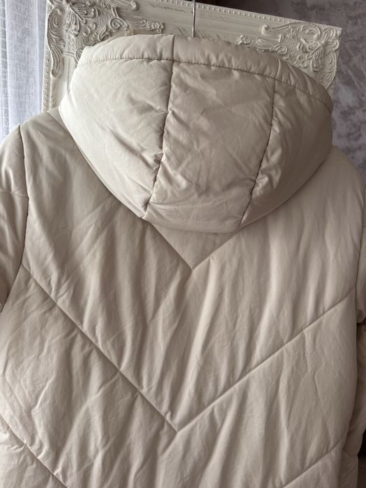 Дамско дълго бежаво яке