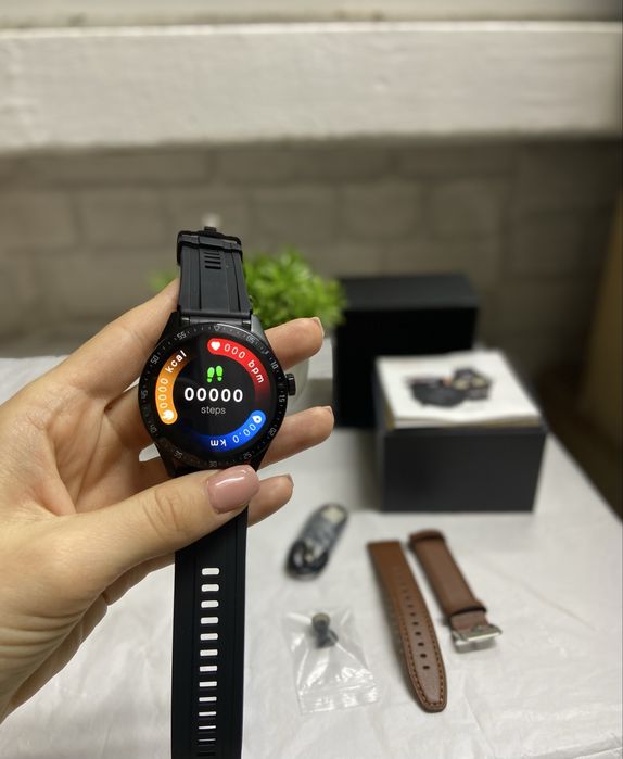 Смарт часовник GT5 + Безжични слушалки – идеалният комплект!