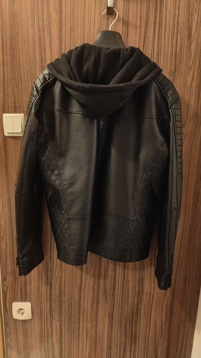 Мъжко Kожено яке, черно, L, с качулка и ципове, 36 лв.
