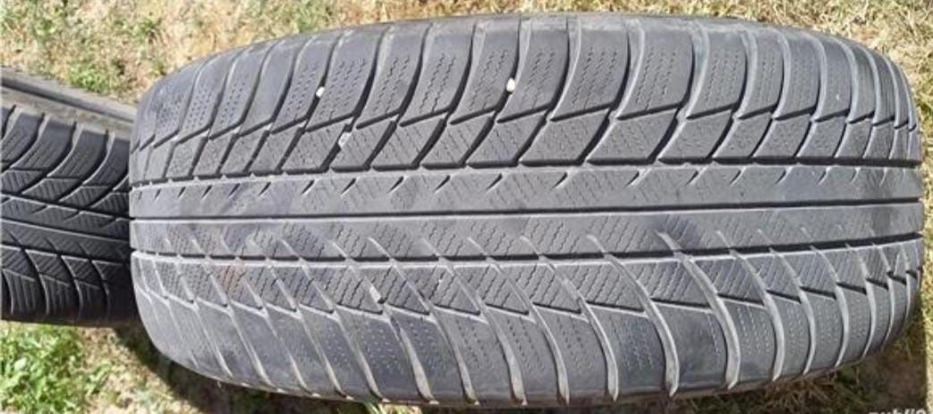 2 anvelope iarna runflat Bridgestone