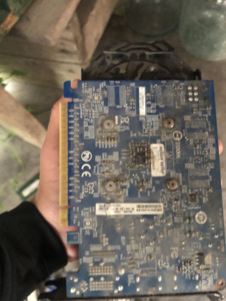 gtx 750 не в известном состоянии и две платы