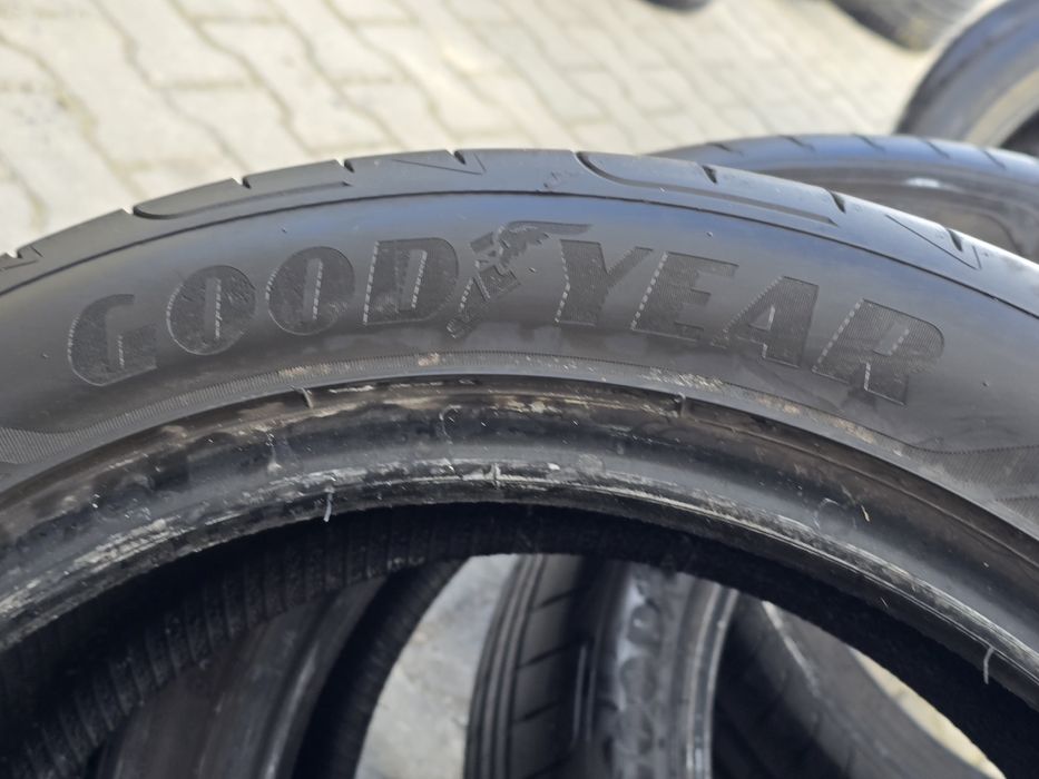 245 45 18 good year 2бр
