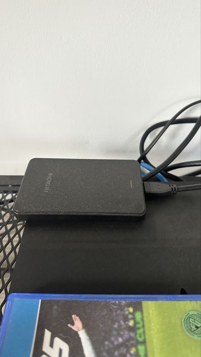 Playstation 4 slim + hard extern Hitachi