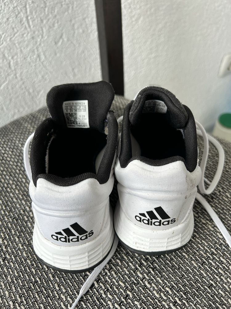 Дамски маратонки Adidas – размер 36