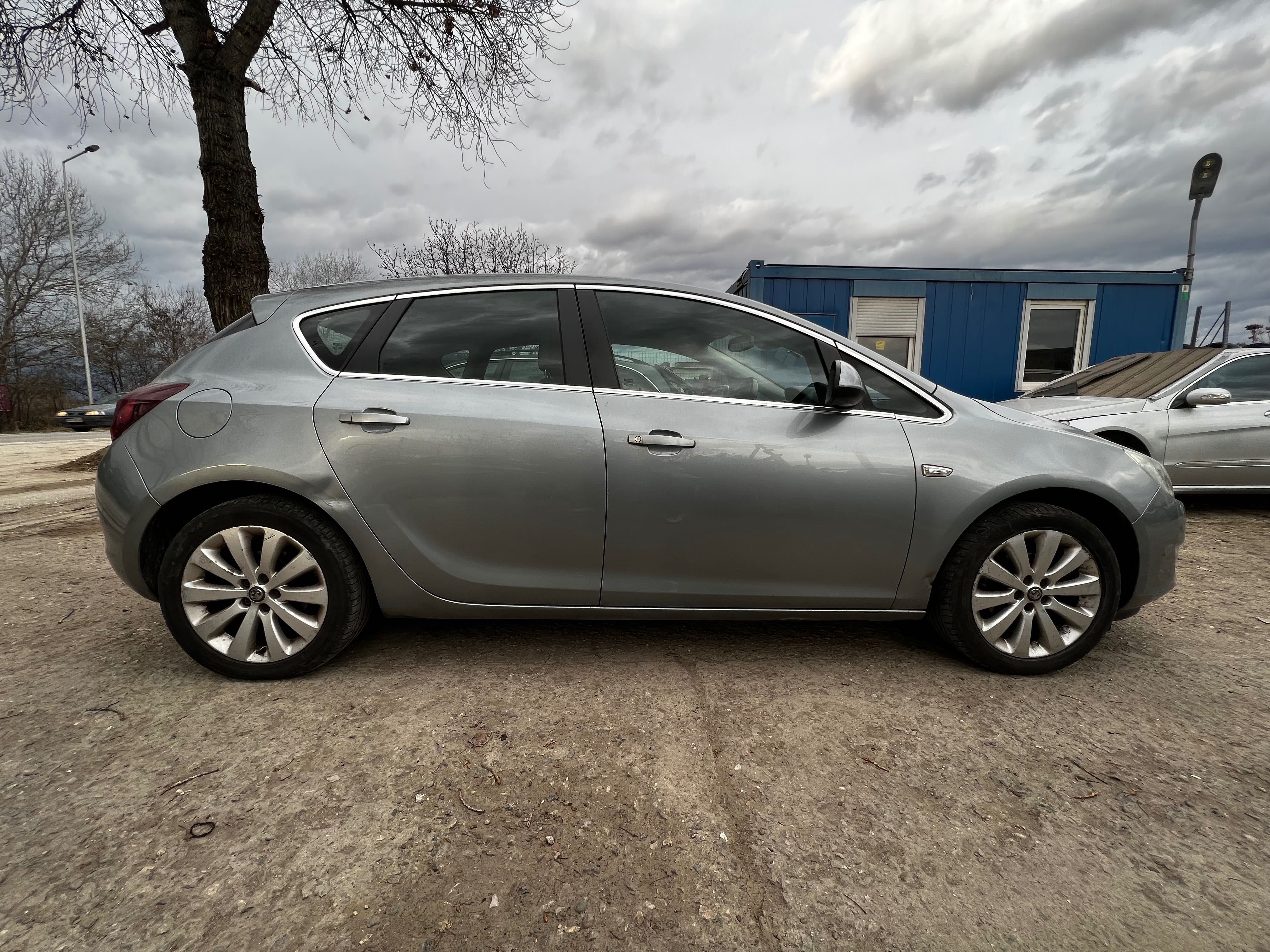 Opel Astra J 1.6 i. 2011г. на части