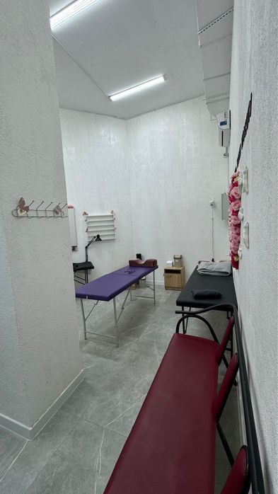 Кушетки разные и столы