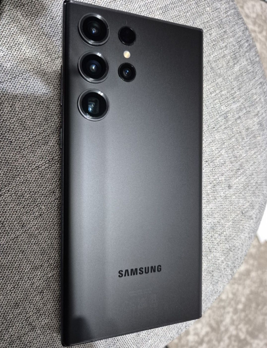 Vând urgent samsung s23 ultra ca nou garanție 2 ani