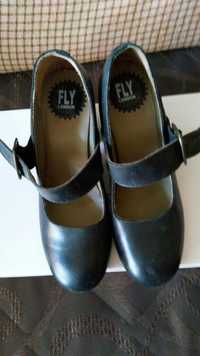 Обувки от естествена кожа на висок ток Fly London