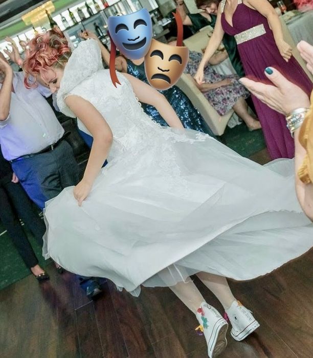 Rochie mireasă cu guler, scurtă în partea din față