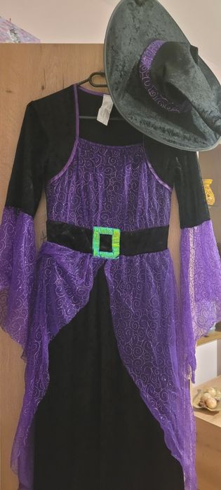 Costum  vrăjitoare  catifea pt  Halloween.  Vârsta 11- 13 ani.