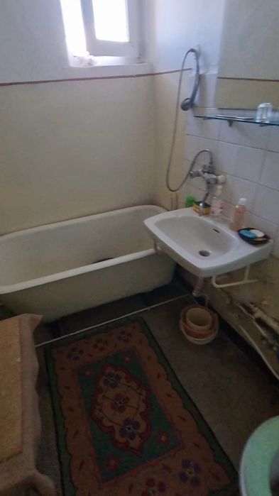 Închiriez apartament cu doua camere în Ineu