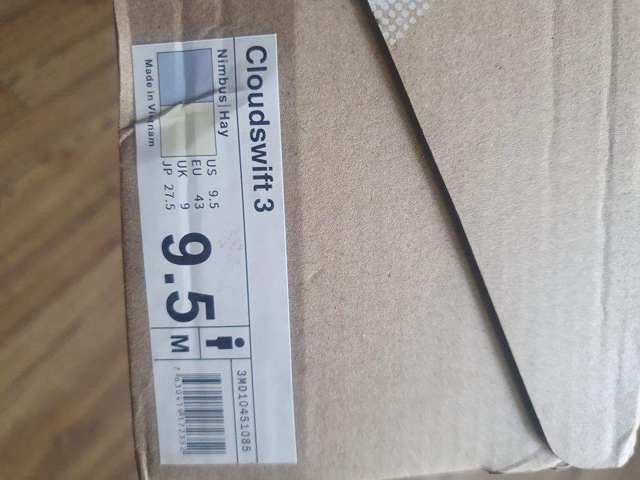 Vând adidasi ON Cloudswift