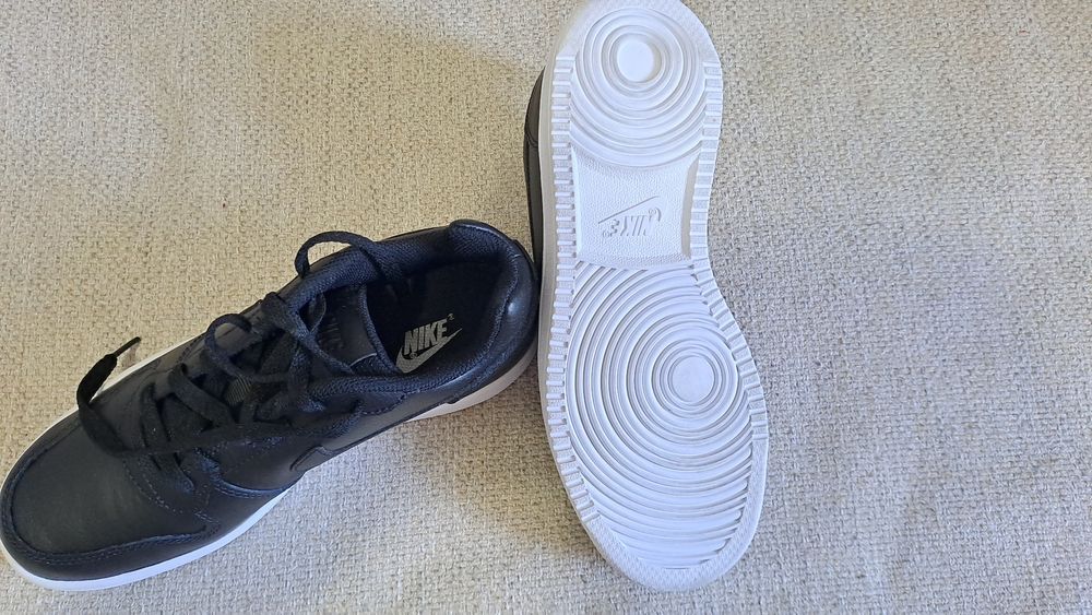 Adidasi nike ebernon low cu o singura purtare