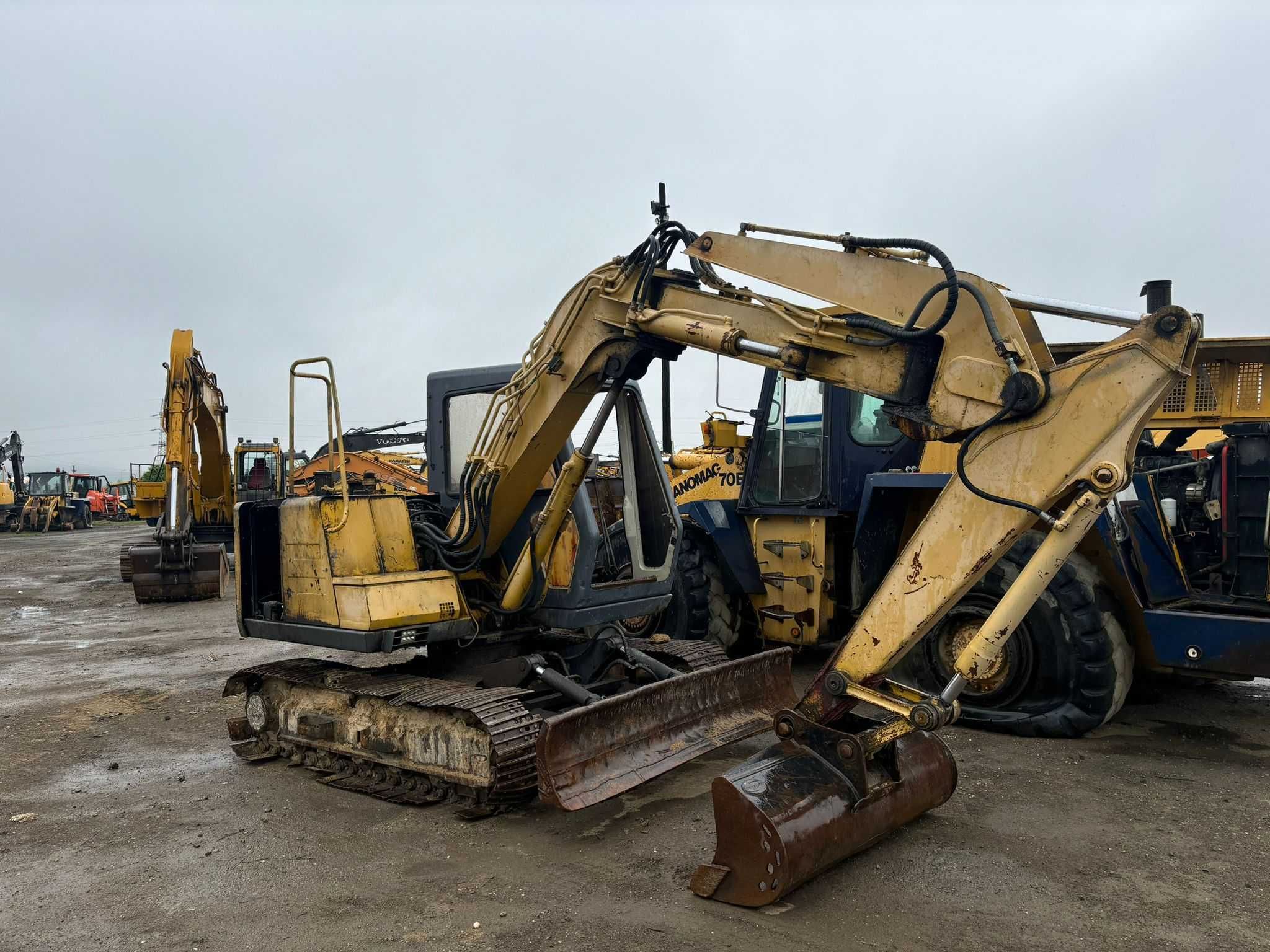 Dezmembrez miniexcavator 7 tone , 8 tone JCB JS70