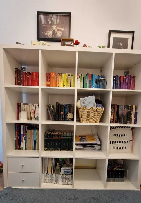 Biblioteca 147/147/40 cu rafturi in forma de cuburi 33/33 si sertare