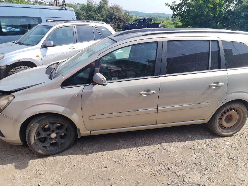Dezmembrez Opel Zafira B 1.9 Diesel