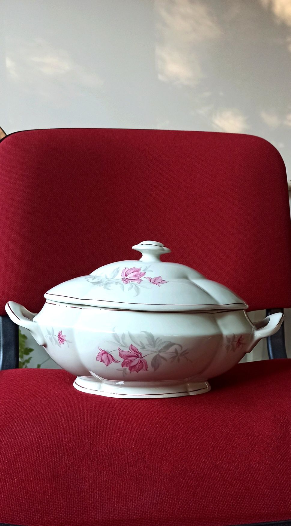 Български порцеланов супник