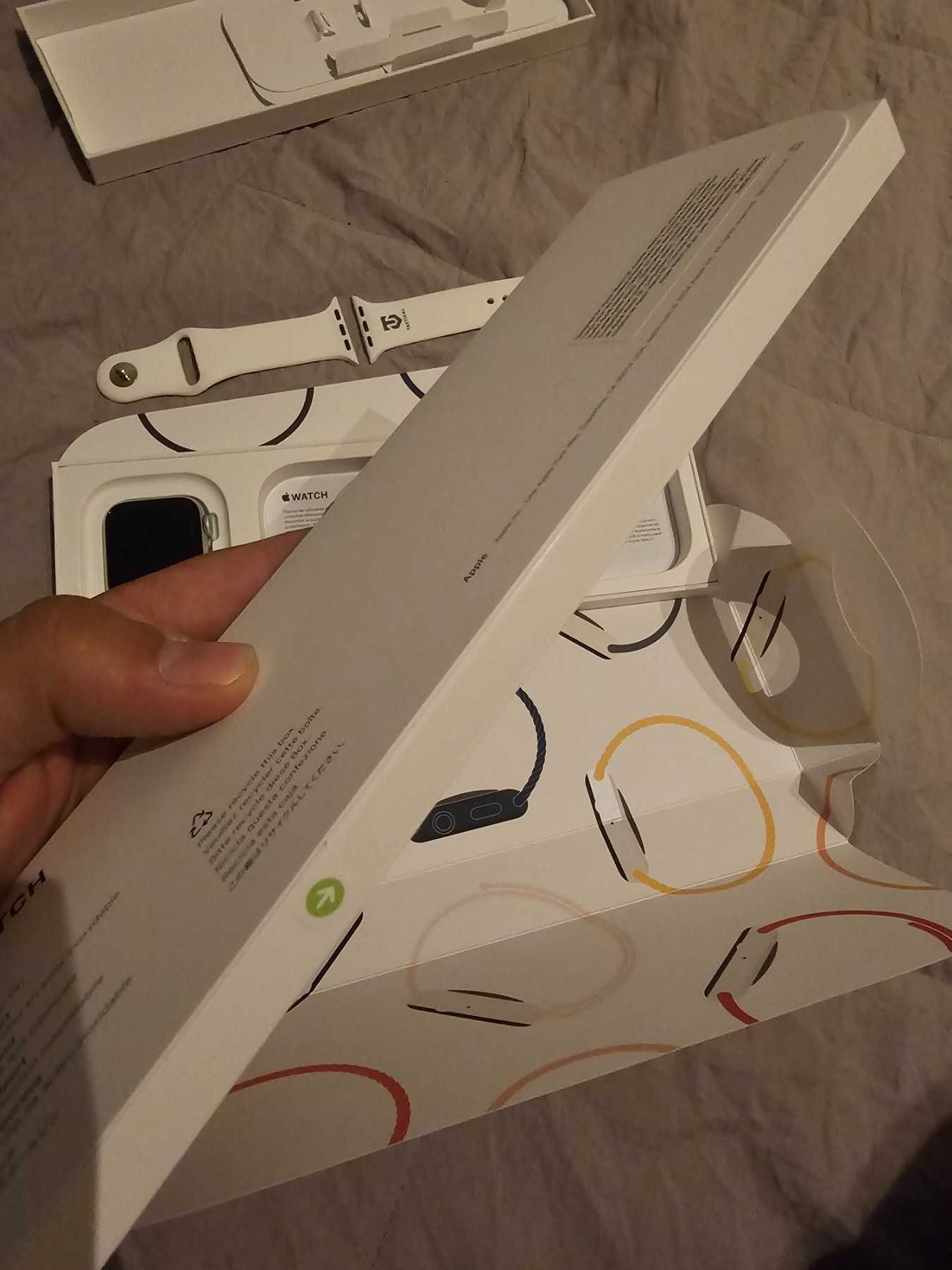 Apple Watch SE2 40mm Silver + бяла каишка Tactical, 2г. гаранция