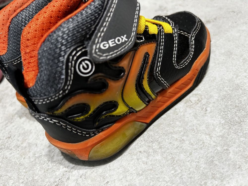 Geox Sneakers respira cu lumini mărimea 24, stare excelenta